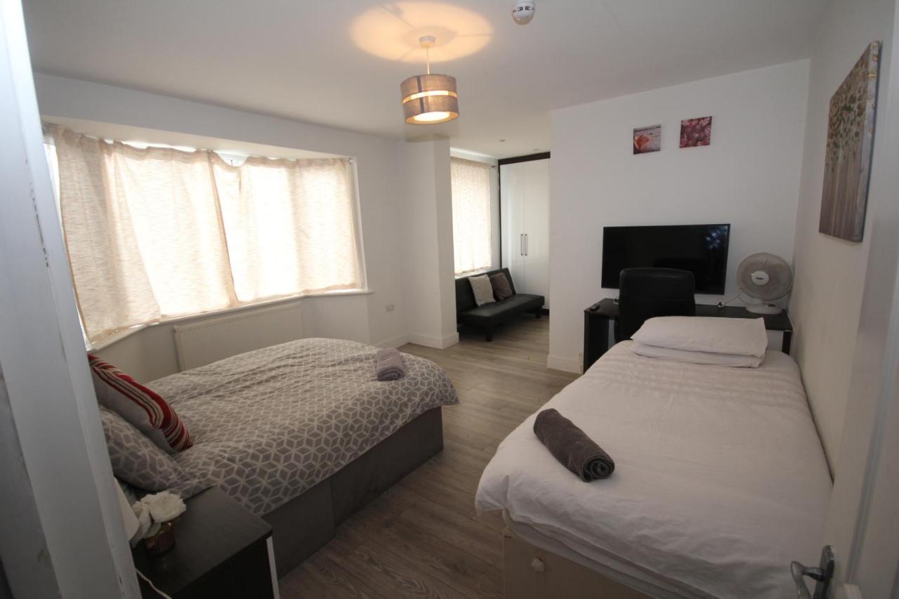 Lee'S House Villa อักซ์บริดจ์ ภายนอก รูปภาพ